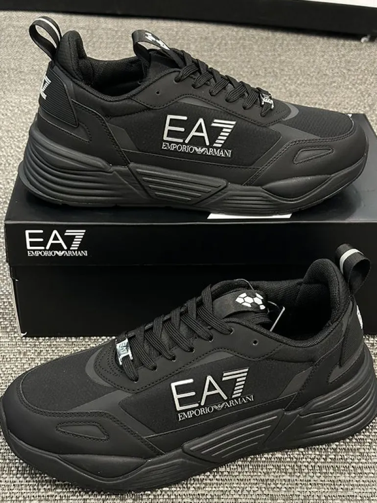 Armani EA7 - Sneakers - Zwart