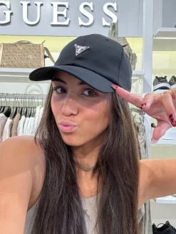 Guess - Dina Nylon Hat - Zwart