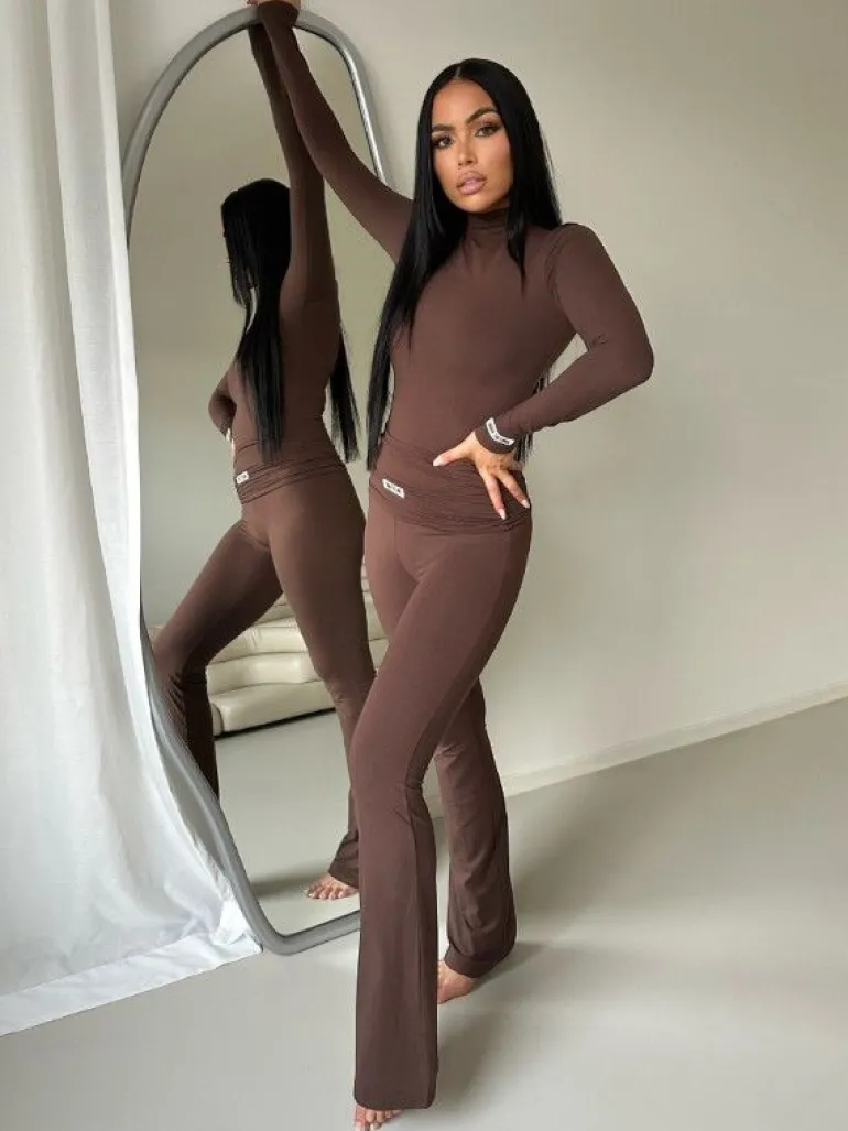 Unique The Label - Kimmy Turtleneck Top - Bruin